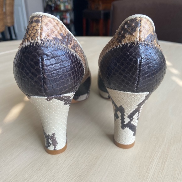 NWOT Saks Fifth Avenue snake print heels - Picture 8 of 8